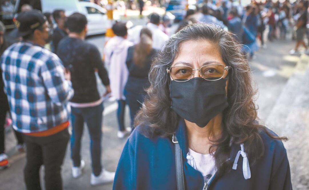 La maestra Silvia dijo que sus alumnos le dieron palabras de aliento para vacunarse. Diego Simón/ El Universal.