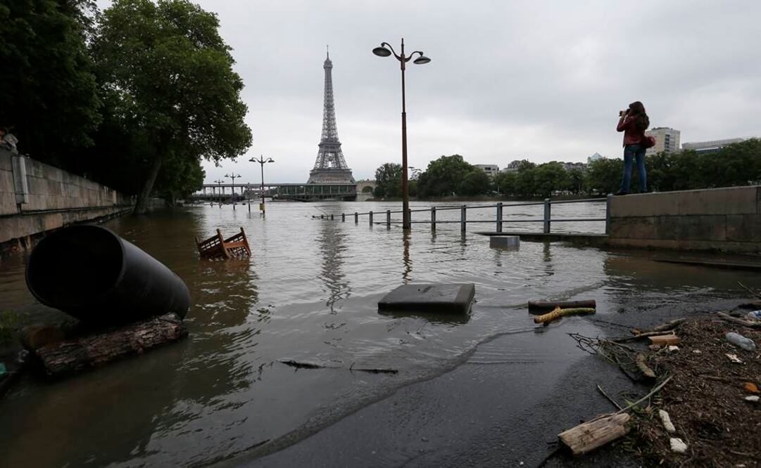 Después de una semana de lluvias excepcionalmente fuertes en toda Europa, al menos 18 personas fallecieron por las inundaciones en Alemania, Francia, Rumania y Bélgica. FOTO: AP.