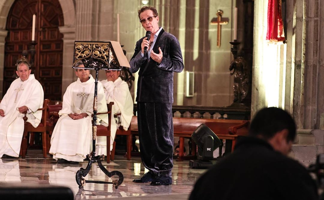 El cantante Emmanuel, durante la misa celebrando 50 sus anos de carrera, en la Catedral Metropolitana de la Ciudad de Mexico.
Clasos/foto/Alfonso Manzano/