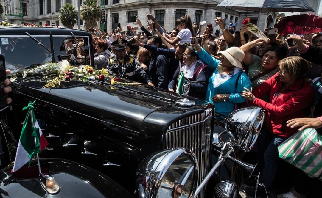 La expectativa que la prensa tenía en el avión fue de cómo recibirían a José José en México- Foto: Iván Stephens