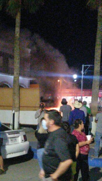 Voltean e incendian camioneta de delegado federal en Chihuahua