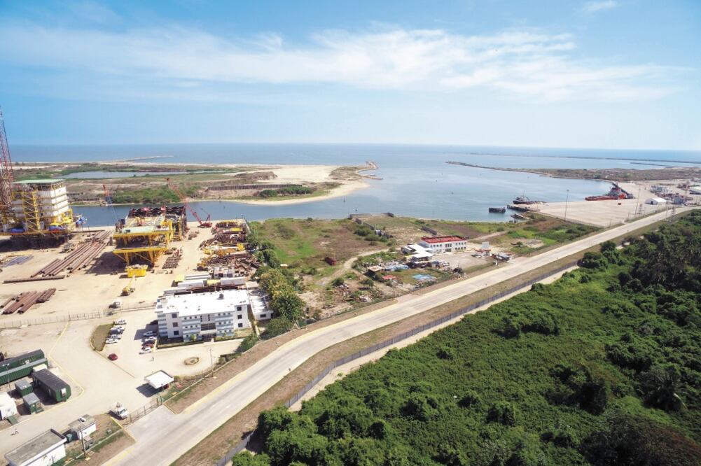 En el puerto de Dos Bocas, Tabasco, iniciarán los trabajos de dragado y acondicionamiento del terreno para la nueva refinería, aseguró el gobernador. / ARCHIVO EL UNIVERSAL