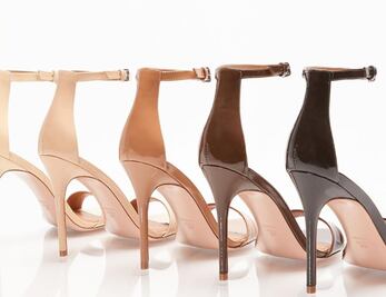 Las sandalias nude: el calzado que combina con todo