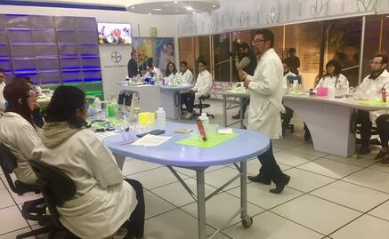 Universum inaugura laboratorio de prácticas químicas