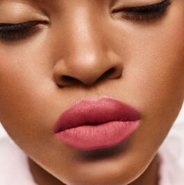 Cómo lograr el efecto mate en tus labios y que luzcan perfectos.