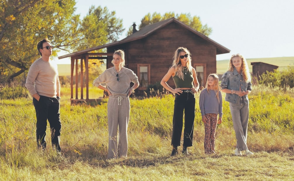 La serie, que es un spin off de Yellowstone, se centra en la pérdida y el duelo de una familia acaudalada de Nueva York, que tiene que reconstruirse en los valles de Montana. Foto: Paramount+