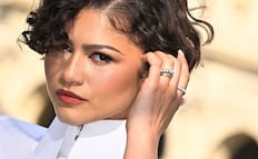 Zendaya reaviva rumores de boda con Tom Holland tras aprecer con un anillo dorado en París