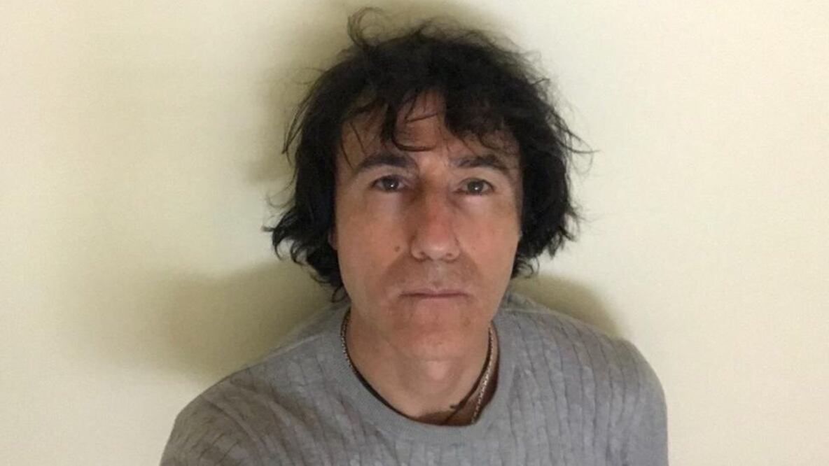 Patricio González pudo ver a sus nietos durante unas horas, cuando los visitó en el campamento. Foto: Cortesía 