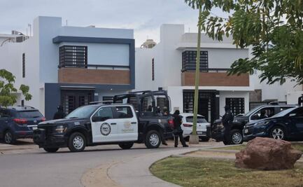 Aseguran dos viviendas durante operativos en Sinaloa; detienen a mujer y decomisan arma tras cateo en otro fraccionamiento