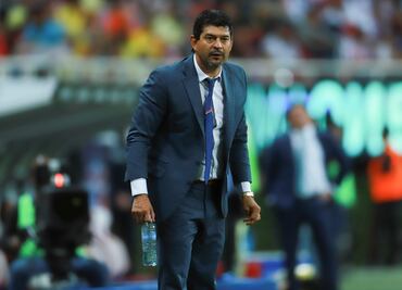 Al igual que los últimos técnicos en Chivas, se acaba la paciencia con Cardozo