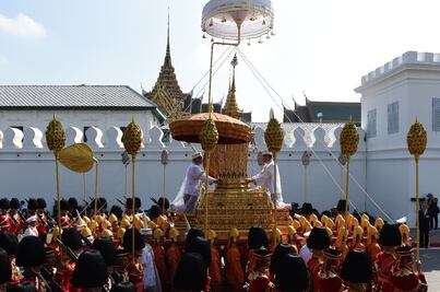 Comienza procesión previa a la incineración del rey Bhumibol en Tailandia