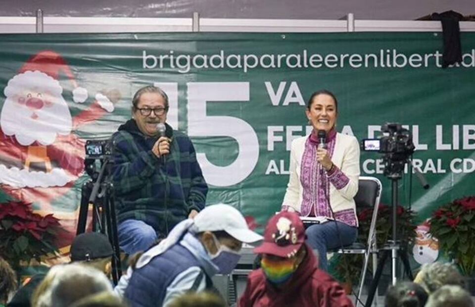 El director general del Fondo de Cultura Económica, Ignacio Taibo II, dio su respaldo a Claudia Sheinbaum para ser la próxima Presidenta de la República porque "quiero votar por una presidenta que lee". Foto: Especial.