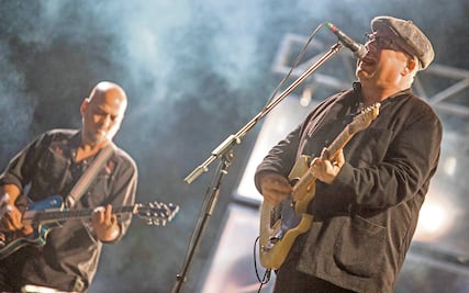Pixies pone a bailar en el cierre del Corona