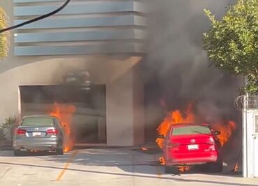 Incendian tres autos frente a despacho de exfiscal en Tijuana, Baja California; sospechan que fue provocado