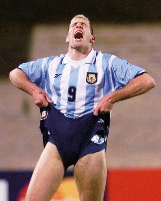 El atacante no lo podía creer, después de errar tres veces (GERARDO HOROVITZ. AP)