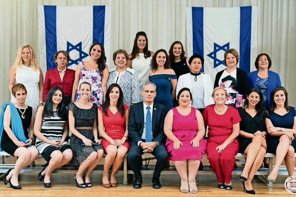 Al encabezar la ceremonia por el 69 aniversario de la independencia de su país, Jonathan Peled, embajador de Israel, dijo que la comunidad judía asentada en México forma parte vital de la sociedad (VALENTE ROSAS. EL UNIVERSAL)