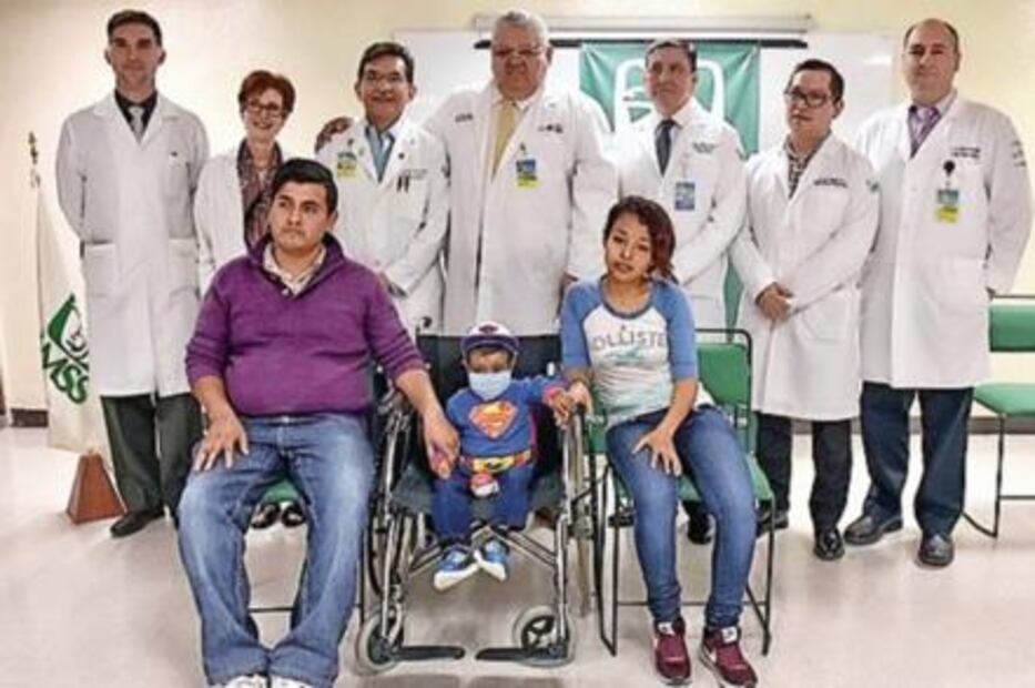Realizan trasplante de padre a hijo en el IMSS 
