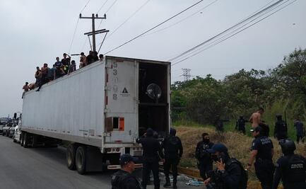 Suman 310 migrantes rescatados de caja de tráiler en Veracruz, había dos embarazadas