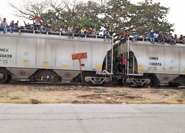 Migrantes reviven peligro en el lomo de "La Bestia"