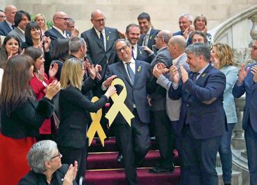 Cataluña ya tiene gobierno; asume Quim Torra