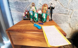 "Caerán a tu lado mil, y diez mil a tu diestra; mas a ti no llegará"; el irónico Salmo bíblico hallado en el refugio de "El Mencho"