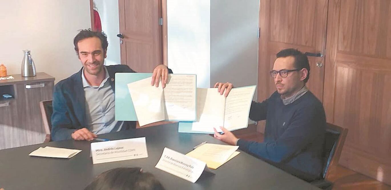 El titular de la Semovi signó un convenio con la empresa SinTráfico para analizar los datos de la movilidad en la Ciudad de México. SALVADOR CORONA. EL UNIVERSAL