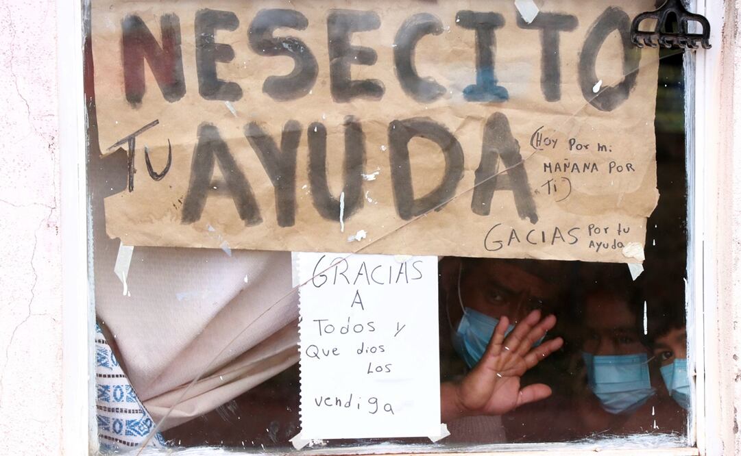 Mamá, papá y los dos hijos llevan más de dos semana encerrados en su casa, de una sola habitación, todos con Covid-19. Foto: Omar Contreras. EL UNIVERSAL.