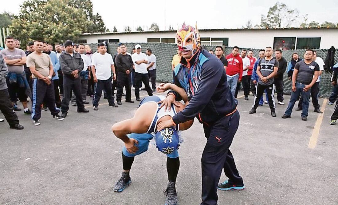 La delegacción Iztapalapa aclaró que los luchadores imparten la capacitació n sin cobrar un solo peso (DELEGACCIÓN IZTAPALAPA)