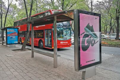 Prometen limpiar de publicidad L7 Metrobús