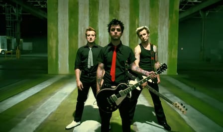 ¿De qué trata “American Idiot”? La canción de Green Day que resonó en el Super Bowl LX