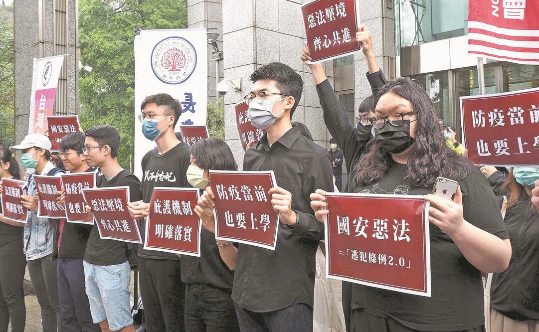 Grupos civiles de Taiwán protestan contra la ley de seguridad que aprobó China para Hong Kong. Foto: DAVID CHANG. EFE