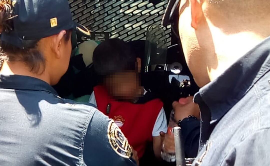 Al ser rescatado, el menor fue auxiliado por policías capitalinos, quienes lo resguardaron. Foto: Especial