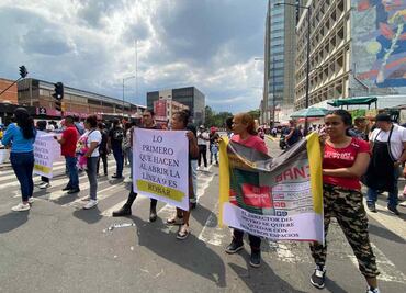 VIDEO: Comerciantes de Línea 9 del Metro bloquean Eje Central; exigen devolución de sus lugares de venta
