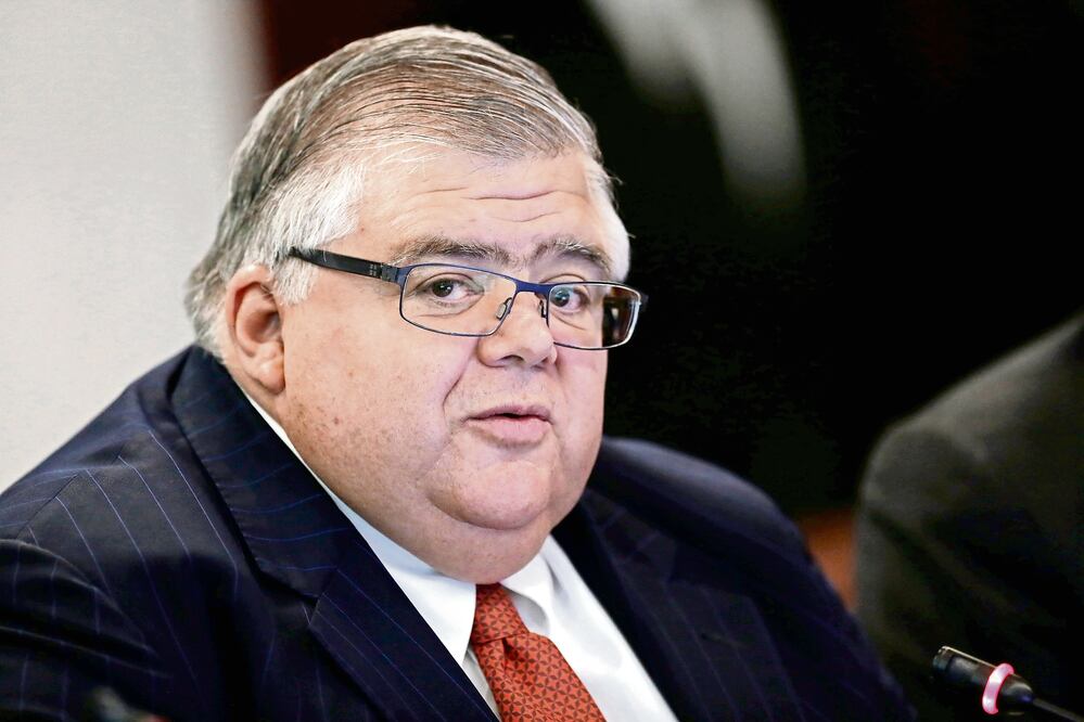 Senadores apapachan a Carstens