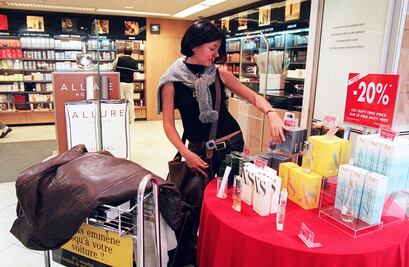 Diputada propone que Profeco vigile precios en zonas libres de aeropuertos