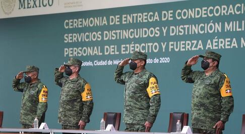 Sedena entrega condecoraciones a 92 militares