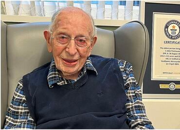 Muere el hombre más anciano del mundo a los 112 años; atribuyó su longevidad a “pura suerte”