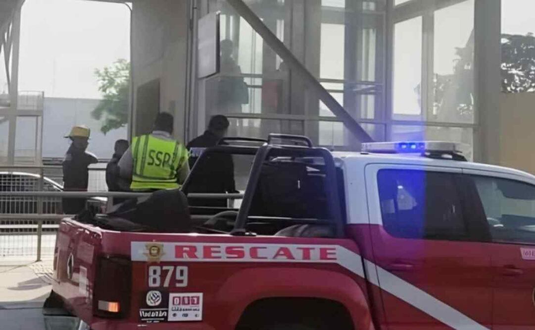Dos personas quedaron atrapadas en un elevador del anillo periférico de Mérida. Foto: Especial