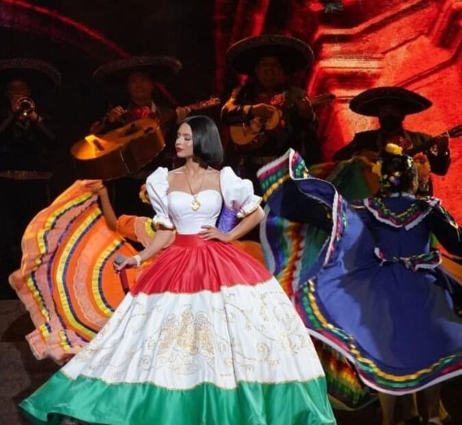 Los vestidos tradicionales mexicanos de Ángela Aguilar