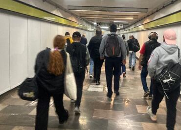 Retrasos en la Línea 3 del Metro; usuarios reportan humo y saturación en estaciones