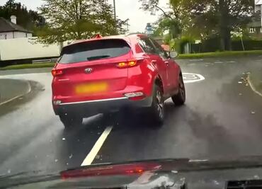 Joven roba una camioneta y finge estar dormido para no ser arrestado