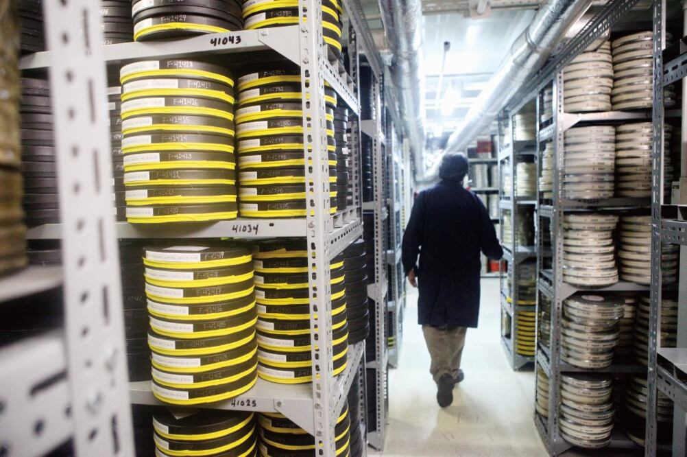 Unas 14 mil películas nacionales e internacionales son las que resguardan las bóvedas de la Cineteca Nacional en donde el clima es de 13 grados (ARCHIVO EL UNIVERSAL)