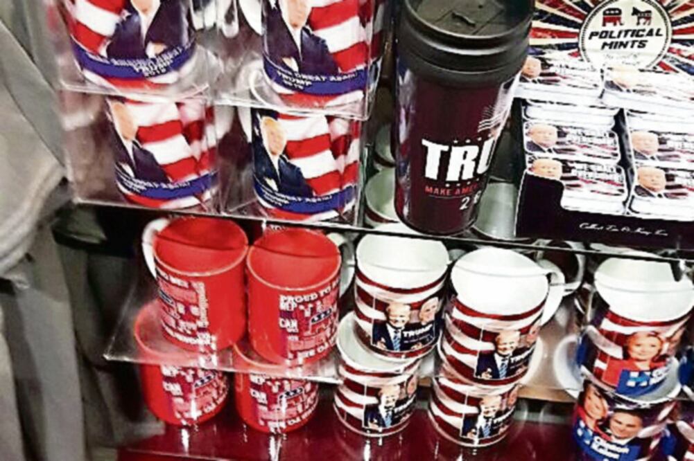 Algunos productos con la imagen del magnate se ofrecían en abril hasta en 10 dólares; hoy se venden en siete dólares (LEONOR FLORES. EL UNIVERSAL)