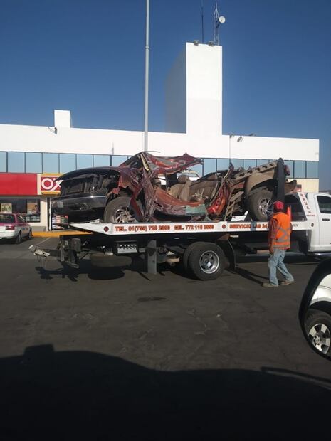 Auto se impacta en puente; deja 4 jóvenes muertos y dos heridos