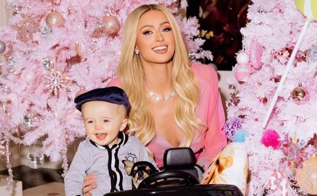 Paris Hilton disfuta con su hijo Phoenix la primera Navidad juntos.