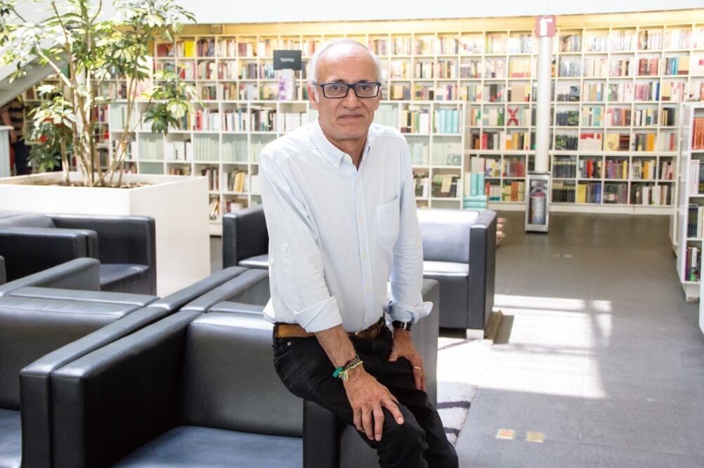 El escritor Francisco Hinojosa promociona la reedición de su libro (YADÍN XOLALPA. EL UNIVERSAL)