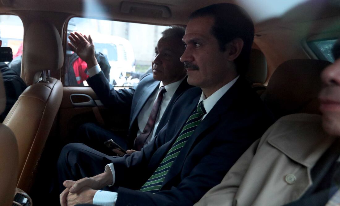 Esta mañana el ex gobernador informó que se presentaría ante el juez que le dictó orden de aprehensión (Fernando Ramírez / EL UNIVERSAL)