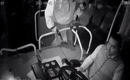 Con disparo e insultos asaltan a pasajeros y chofer de autobús en Edomex