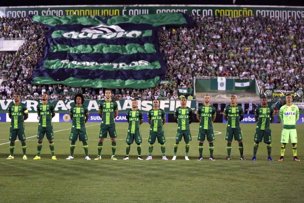 El equipo Chepecoense antes del partido de la Copa Sudamericana 2016 disputado contra el San Lorenzo. (EFE)