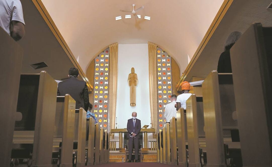 Joe Biden durante una ceremonia religiosa en Kenosha, Wisconsin. El presidente de EU es un católico practicante. Foto: Archivo/AP.